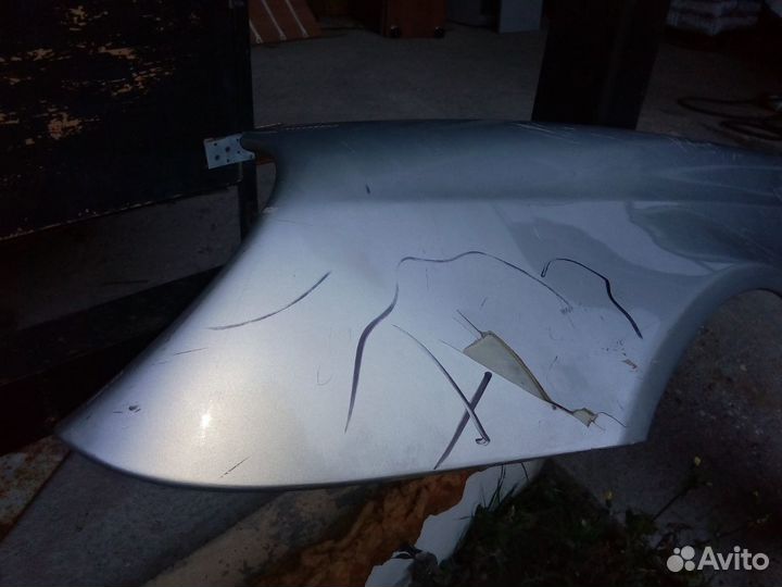 Крыло переднее левое для Мерседес 211