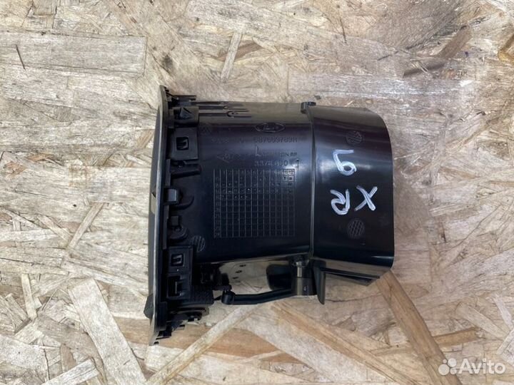 Воздушный дефлектор салона левый LADA X-Ray