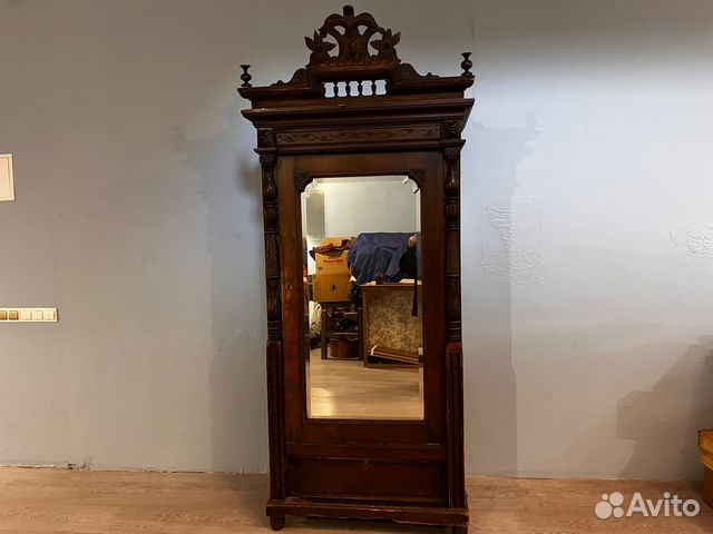 Старинный шкаф