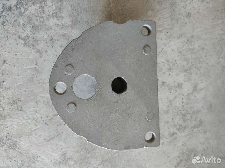 Подушка крепления двигателя верхн Yamaha 9.9-15