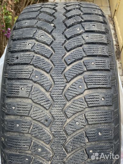 Bridgestone Blizzak Spike-01 235/55 R17