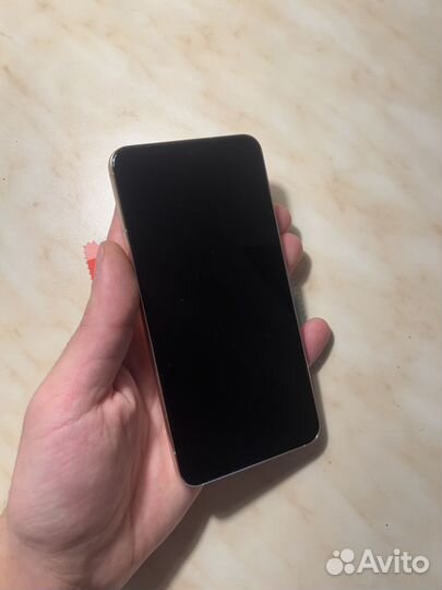 Samsung Galaxy S22, 8/256 ГБ