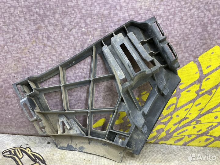 Направляющая заднего бампера левая Golf Гольф 5