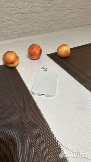 Чехол на iPhone 13