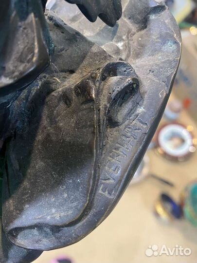 Бронзовая статуэтки