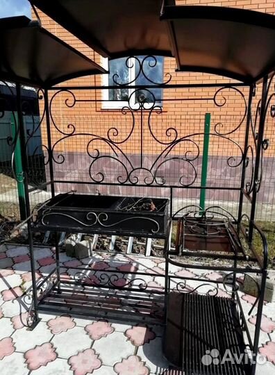 Мангал с крышей