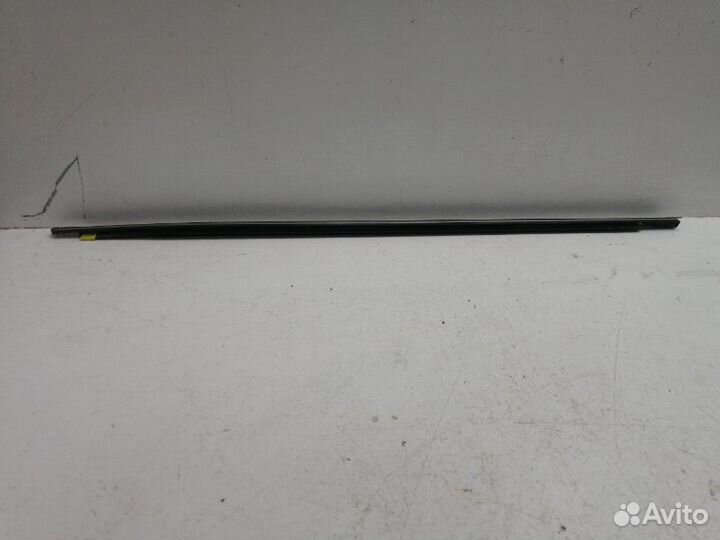 Уплотнитель стекла (хром) задний правый Hyundai