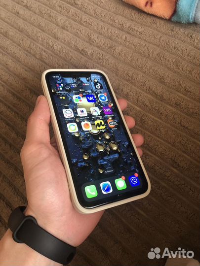 Телефон iPhone XR