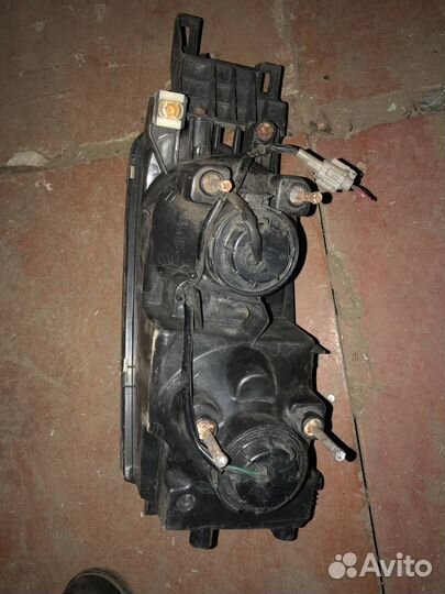 Фара Nissan Presage U30