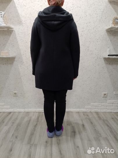 Пальто женское зимнее 46 с капюшоном