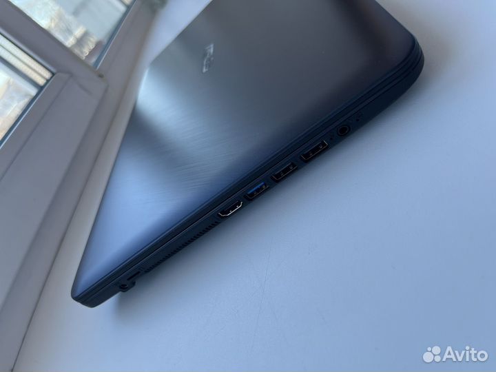 Ноутбук Asus новый на гарантии