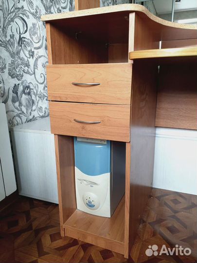 Компьютерный стол