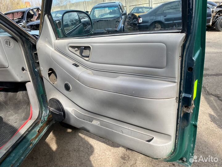 Дверные обшивки Chevrolet Blazer 2 S15