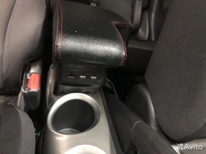 Подлокотник консоль на Nissan juke