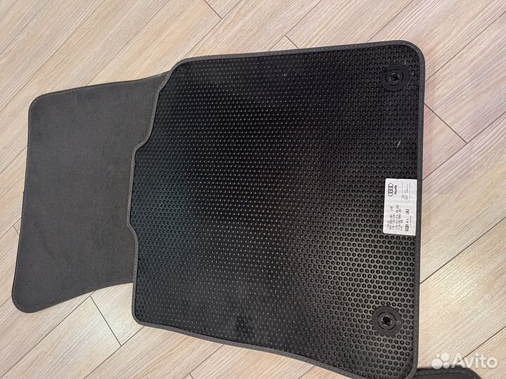 Продам коврики в салон Ауди