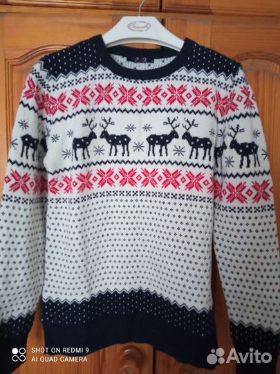 Свитер шерстяной женский