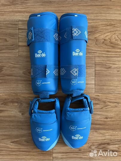 Комплект защиты ног для карате wkf