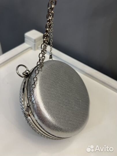 Сумочка-клатч серебристая новая