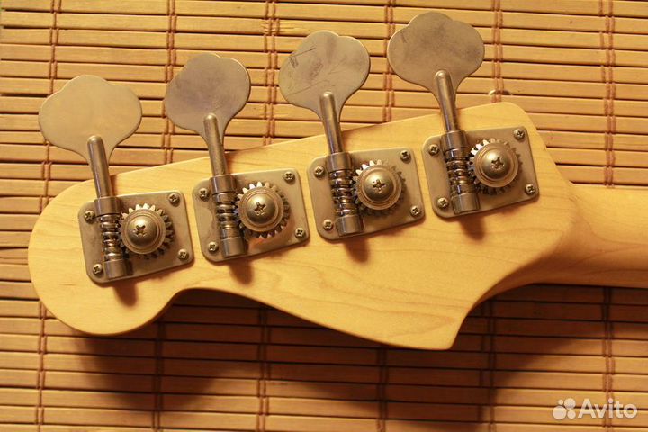 Бас гитара Fender Precision Bass