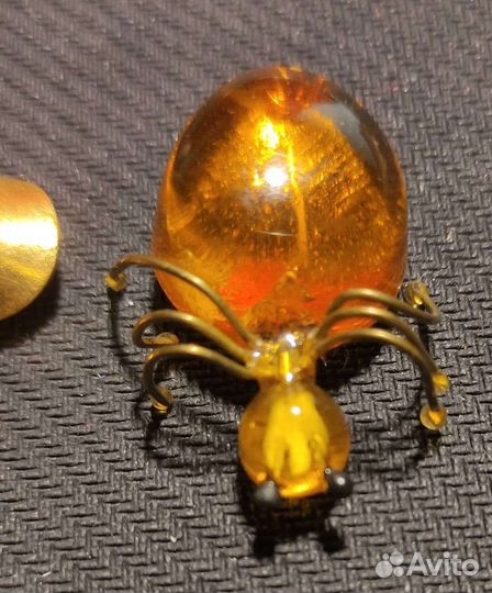 Винтажная брошь паук из янтаря СССР