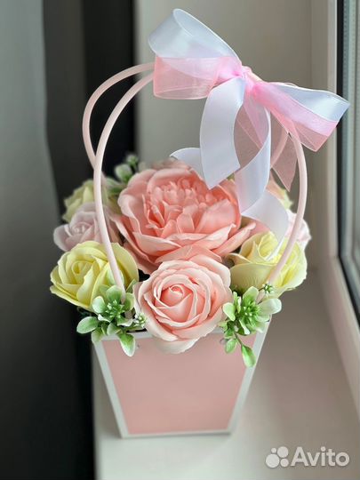 Корзинка с цветами на 1 сентября