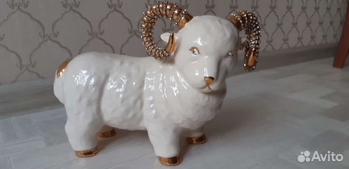 Статуэтка фарфор