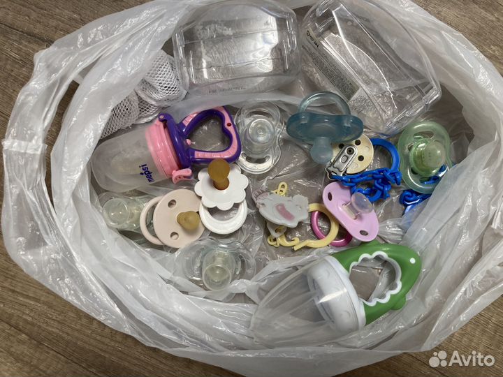 Соски, пустышки, ниблеры, держатели для пустышек