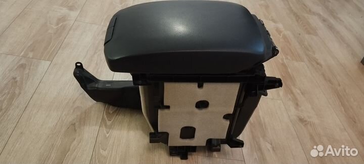 Подлокотник Toyota Land Cruiser