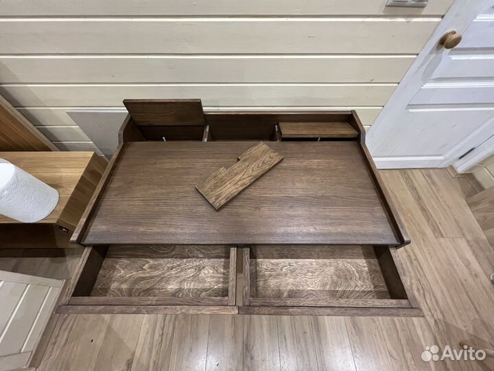 Компьютерный стол с ящиками из массива дуба