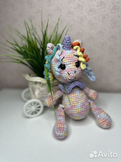 Вязаная игрушка единорог