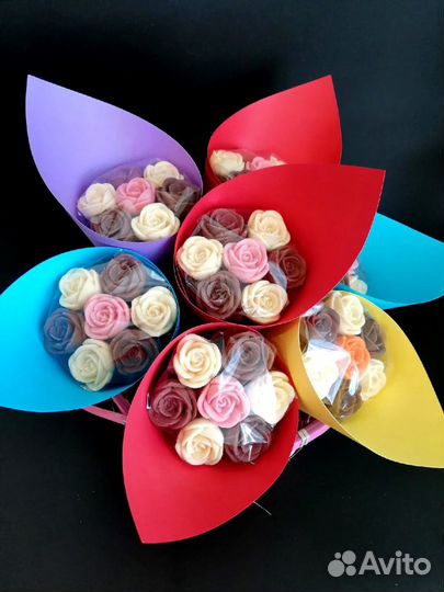 Мини-букет вкусных шоколадных роз в наличии