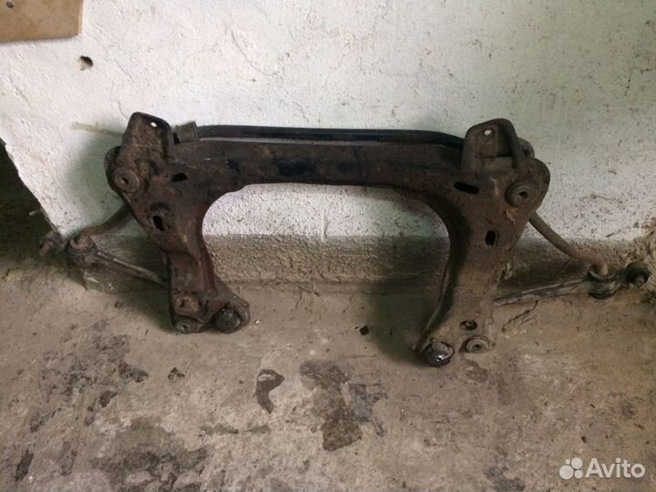 Подрамник передний Audi 100 C3