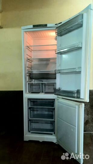 Продам холодильник Hotpoint Ariston с гарантией