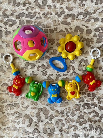 Дуга с игрушками