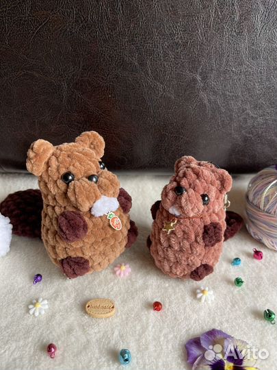 Мягкая вязанная игрушка, брелок. Бобр и хомячок