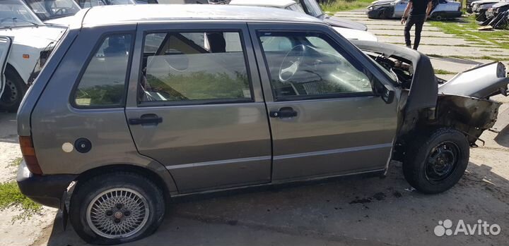 Fiat UNO 1990г Двери Крыша Порог