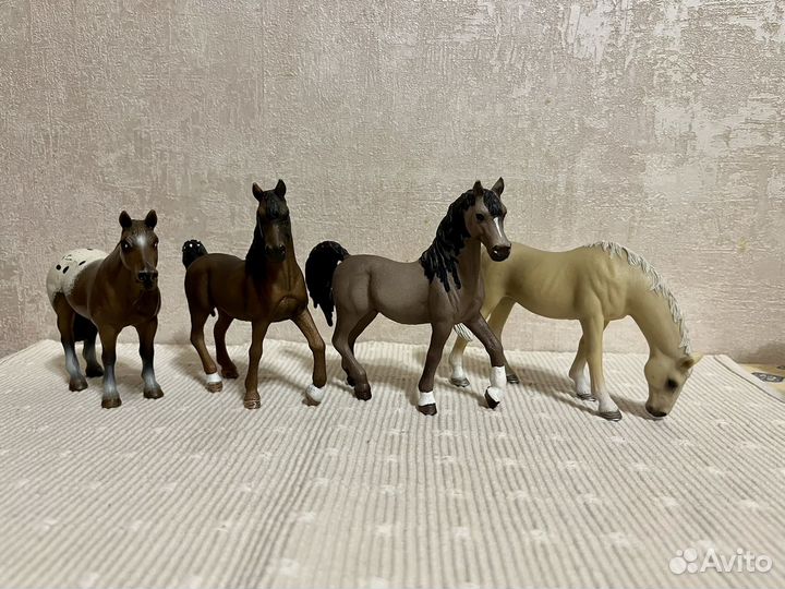 Фигурки лошадей Schleich