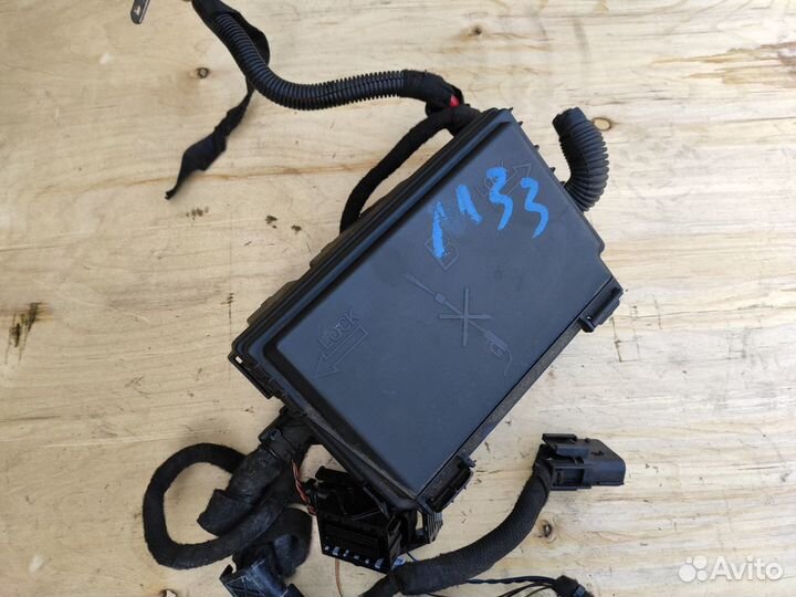 Блок предохранителей передний на Opel Meriva B