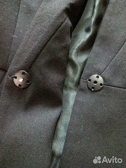 Удлиненный черный пиджак