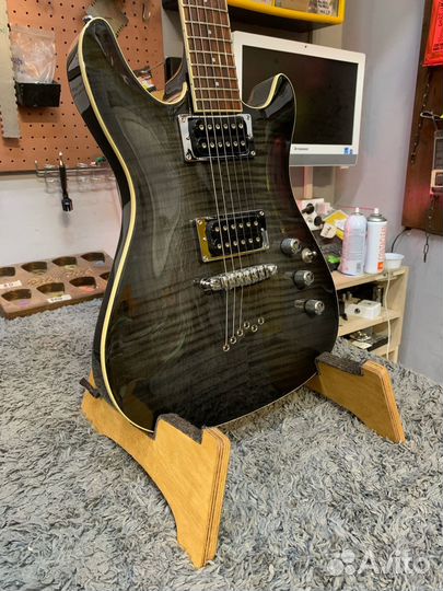 Стойка для гитары из дерева