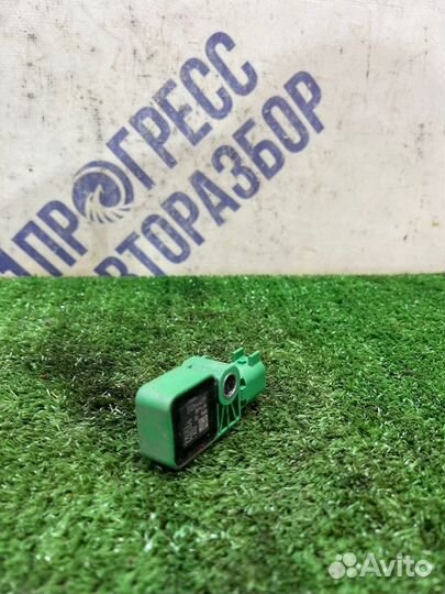 Датчик удара задний Volvo S40 седан 2.4 B5244S