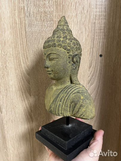 Статуэтка будды из камня