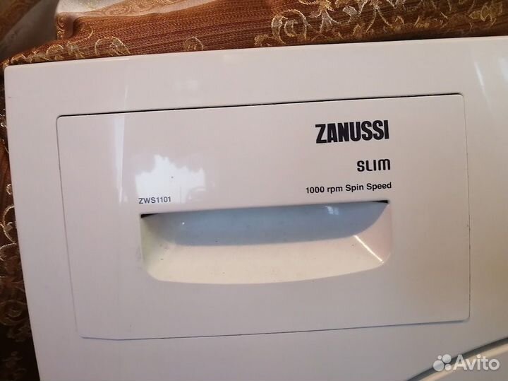 Стиральная машина на запчасти zanussi slim ZWS1101