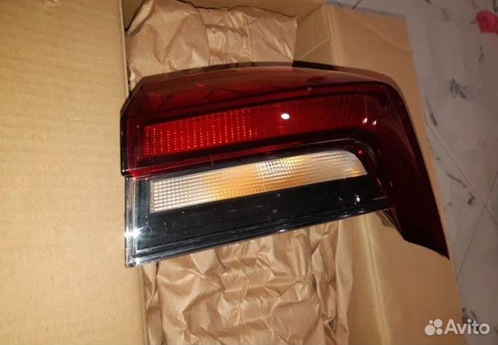 Фонарь задний skoda rapid 20- RH