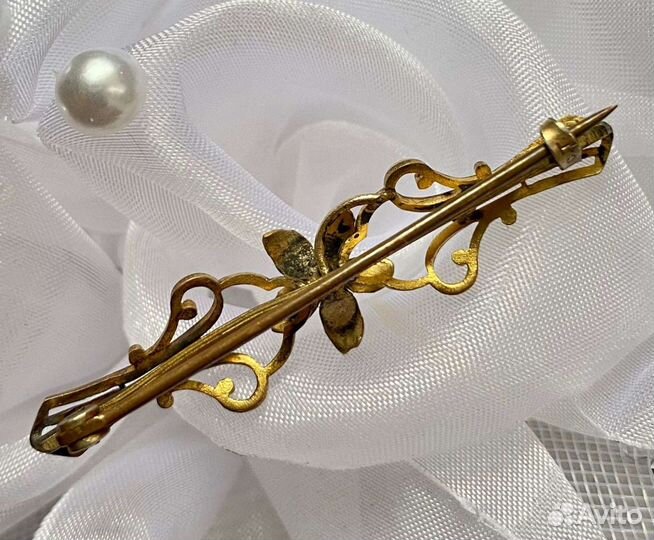 Старенькая брошь. Америка