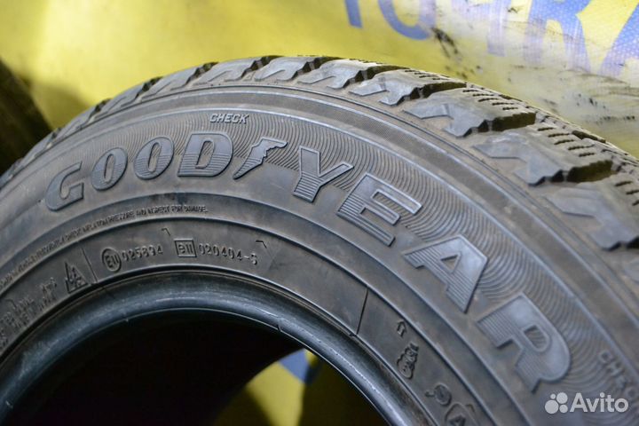 Goodyear Ice Navi Zea 215/65 R16