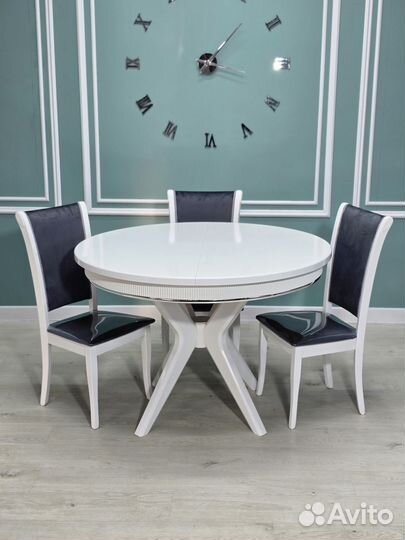 Стол и стулья