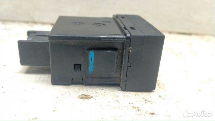 Кнопка обогрева сидений правая Mazda 3 2009-2011