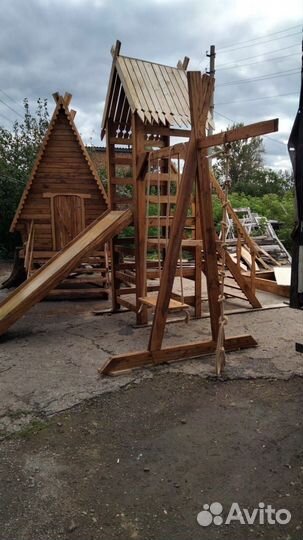 Резные фигуры из дерева