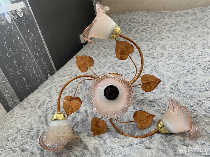 Люстра и светильник